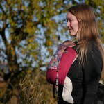 Baby in Halbschnallentrage