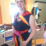 Tragetuch auf dem Rücken